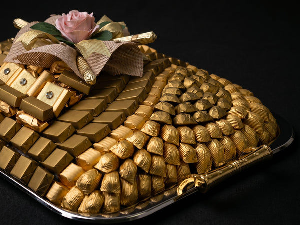 Laroche Chocolate Oval Tray Arrangement 8kg – Royal Fan Prestige Gift UAE