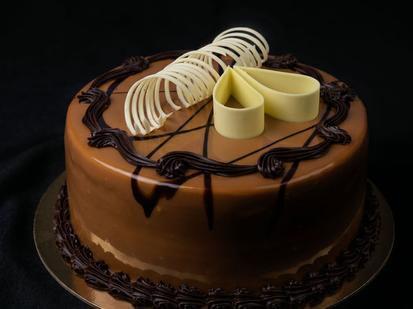 Laroche Caramel Cake 1kg – Silky Caramel Glaze Birthday Cake UAE